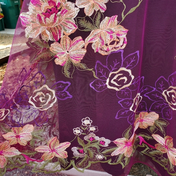 BEIGE BY ECI EMBROIDERED DRESS SIZE XL - Picture 3 of 8